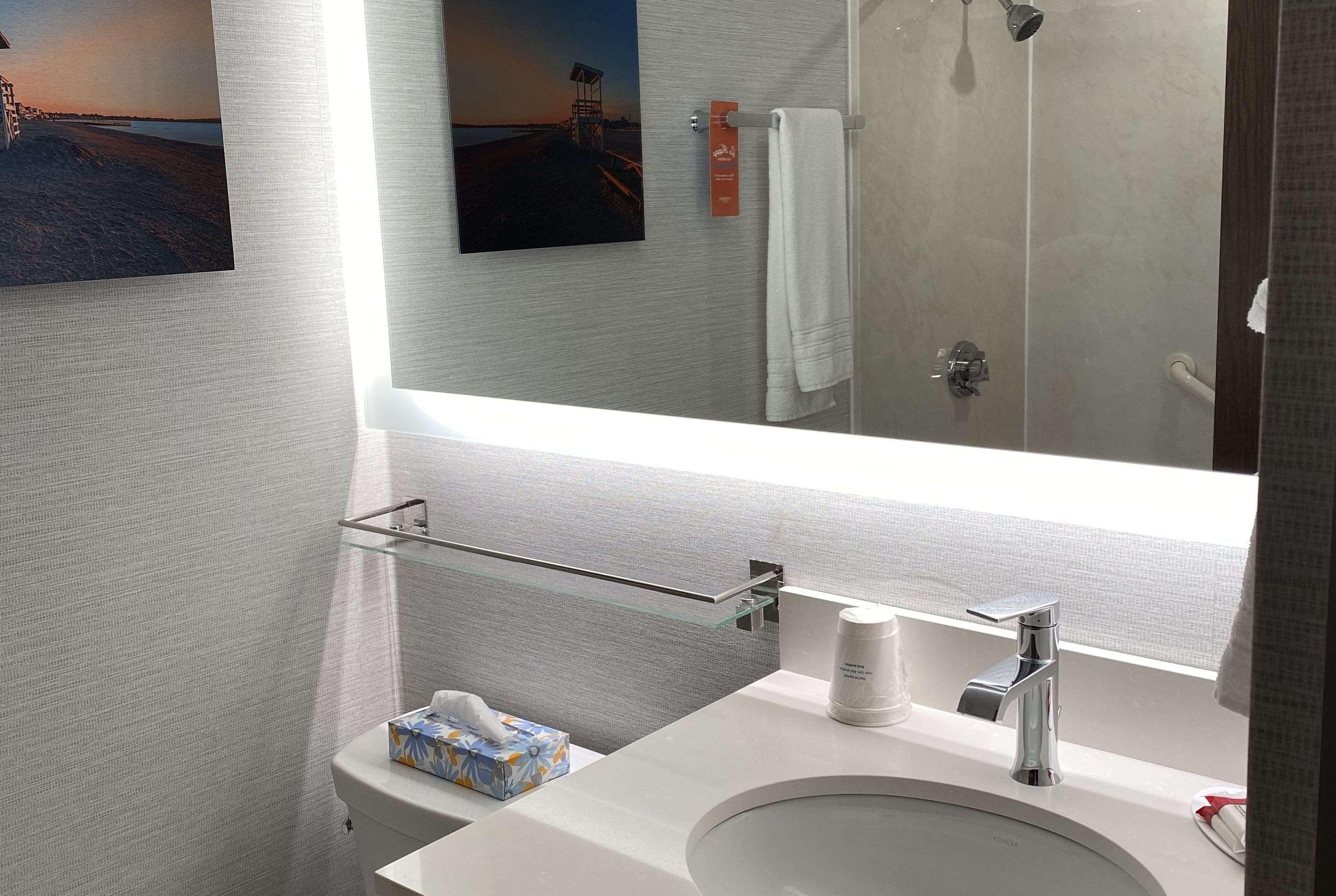 Howard Johnson By Wyndham Middletown Newport Area Екстериор снимка