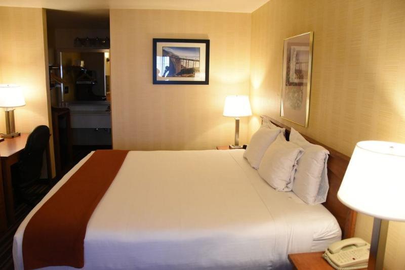 Howard Johnson By Wyndham Middletown Newport Area Екстериор снимка