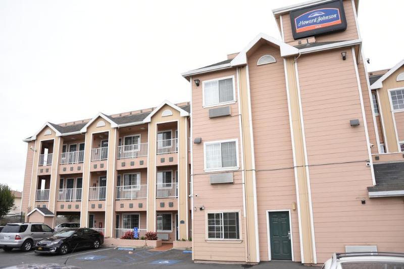 Howard Johnson By Wyndham Middletown Newport Area Екстериор снимка