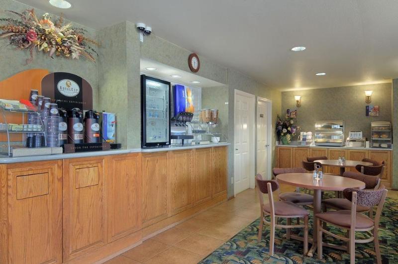 Howard Johnson By Wyndham Middletown Newport Area Екстериор снимка