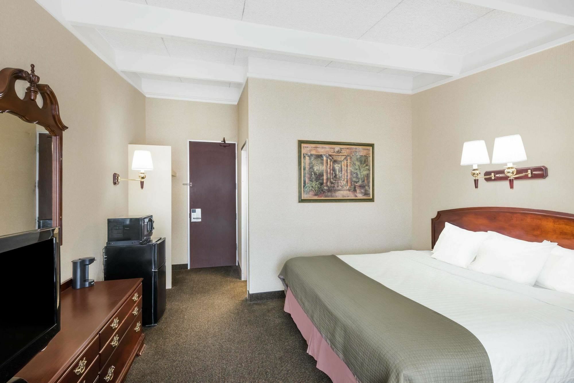 Howard Johnson By Wyndham Middletown Newport Area Екстериор снимка